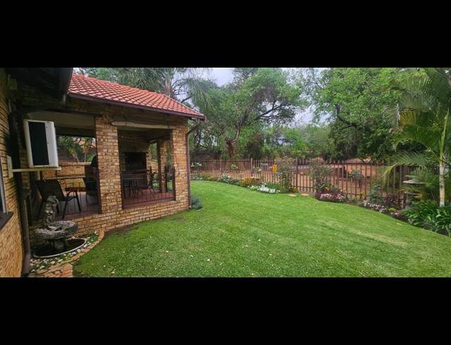 3 BEDROOM TOWNHOUSE FOR SALE IN SAFARI GARDENS